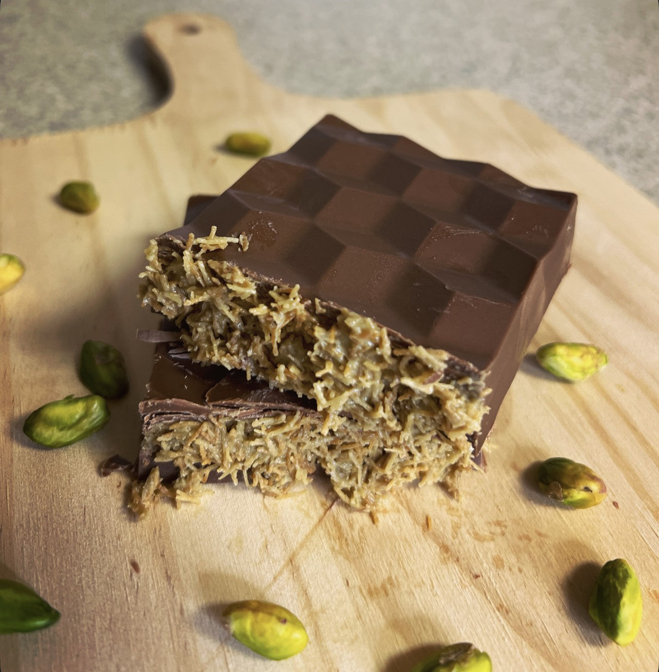Large Pistachio Dubai Chocolate Bar